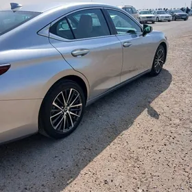 Lexus ES 250 2024