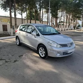 Nissan Versa 2011