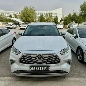 Toyota Highlander 2021