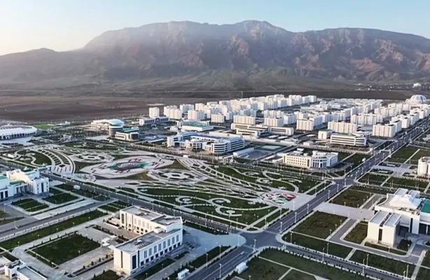 Гурбангулы Бердымухамедов проинспектировал строительство второй очереди Аркадага