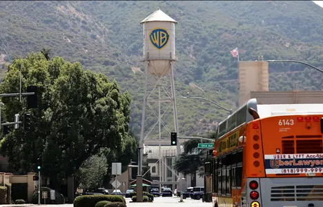 Amerikanyň Ssenariçiler gildiýasy Warner Bros. bilen Paramount-yň birleşmeginiň öňüni almaga synanyşýar