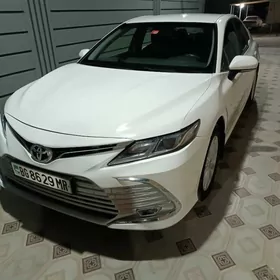 Toyota Camry 2021