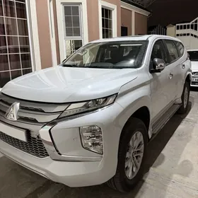 Mitsubishi Pajero 2020