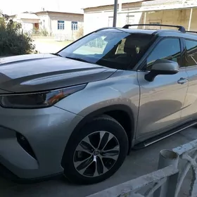 Toyota Highlander 2021