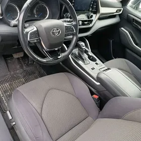 Toyota Highlander Hybrid 2021