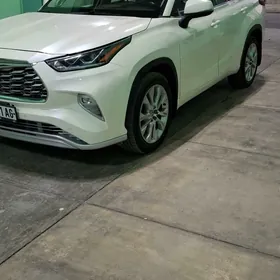 Toyota Highlander 2021