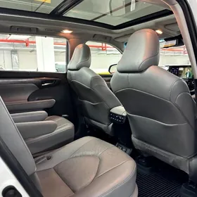 Toyota Highlander 2021