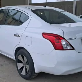 Nissan Versa 2012