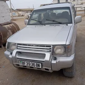 Mitsubishi Montero 1995