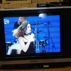 телевизор Hitachi.