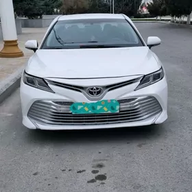 Toyota Camry 2018