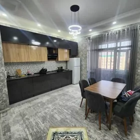 Gurtly 2kom Bazara golaý