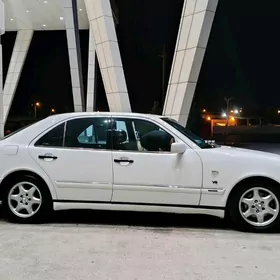 Mercedes-Benz E320 1996