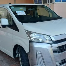 Toyota Hiace 2021
