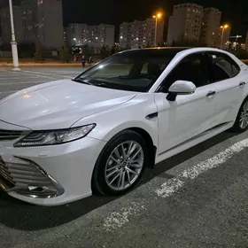 Toyota Camry 2021