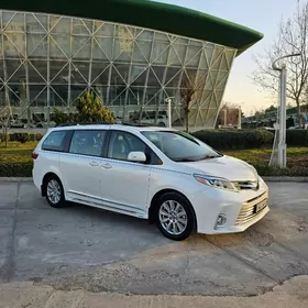 Toyota Sienna 2019