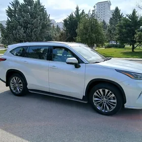 Toyota Highlander 2021
