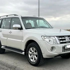 Mitsubishi Pajero 2013