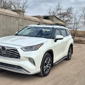 Toyota Highlander 2021