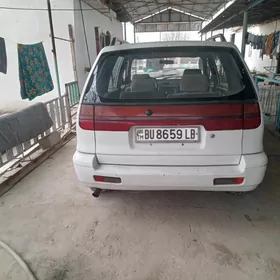 Mitsubishi Chariot 1996
