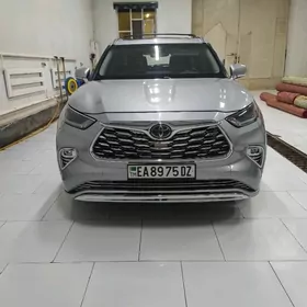 Toyota Highlander 2021