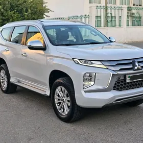 Mitsubishi Pajero 2020