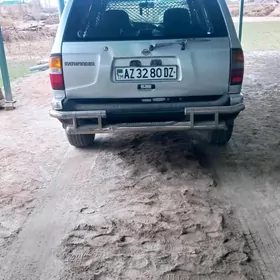 Nissan Pathfinder 1998