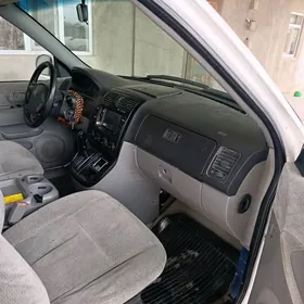 Kia Sedona 2004