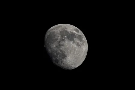 Aý barha kiçelýär: bu geljekde oňa gonjak kosmonawtlar üçin howply bolup biler