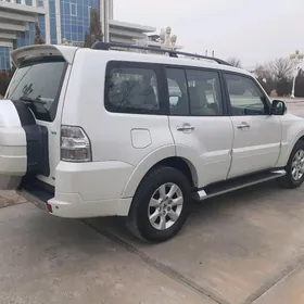 Mitsubishi Pajero 2013