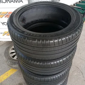 235 45 18 MICHELIN