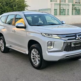 Mitsubishi Pajero 2020