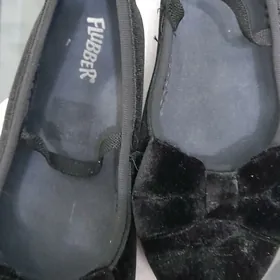 Обувь на девочку.