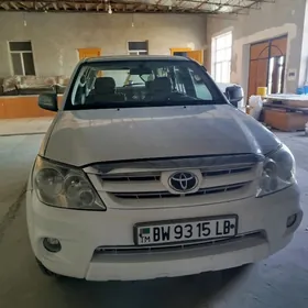 Toyota Fortuner 2007