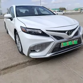 Toyota Camry 2021