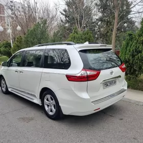Toyota Sienna 2019
