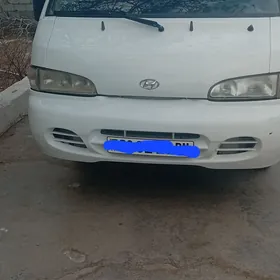 Hyundai H-1 1996