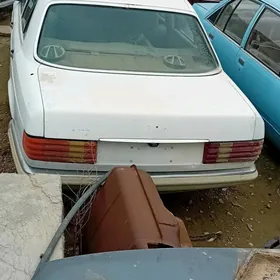 Mercedes-Benz W126 1985