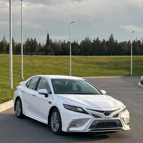 Toyota Camry 2021