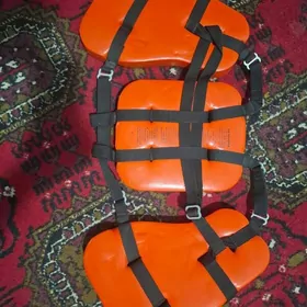 Спасательный жилет