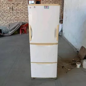 Yoponsikiy holodilnik