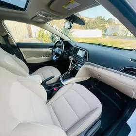 Hyundai Elantra 2019