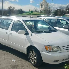 Toyota Sienna 2002
