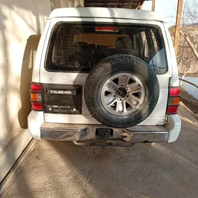 Mitsubisni pajero