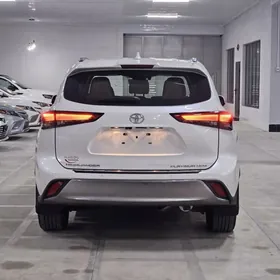 Toyota Highlander 2021