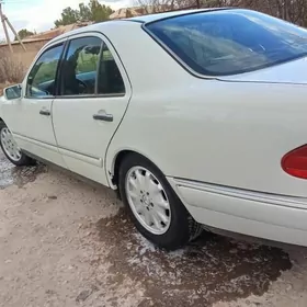 Mercedes-Benz E320 1997