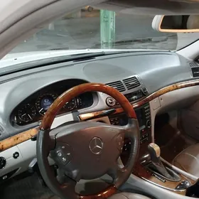 Mercedes-Benz E320 2005