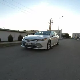 Toyota Camry 2018