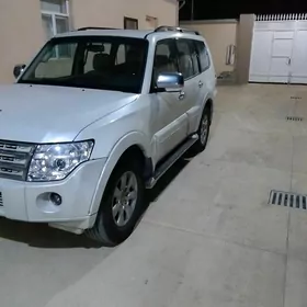 Mitsubishi Pajero 2011