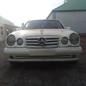 Mercedes-Benz E320 1996